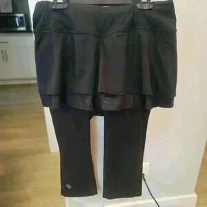 Athleta Layered 2 in 1 Skirted Capri Leggings